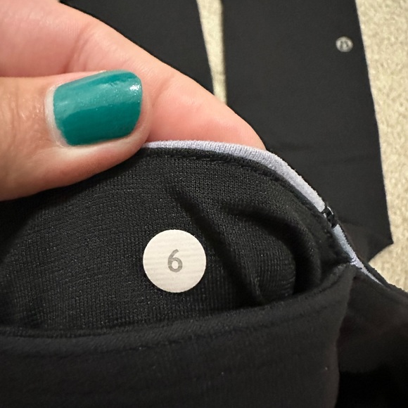 Lululemon capri legging stripes size 6 - Picture 3 of 7